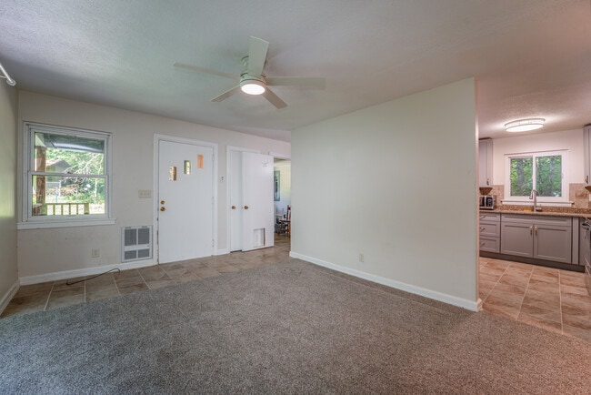 Photo - 503 Clement Rd