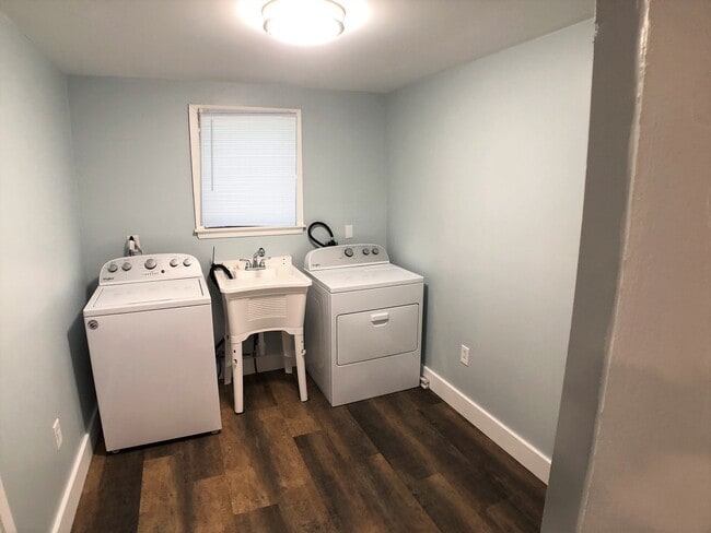 Laundry Room - 5346 Hillcrest St