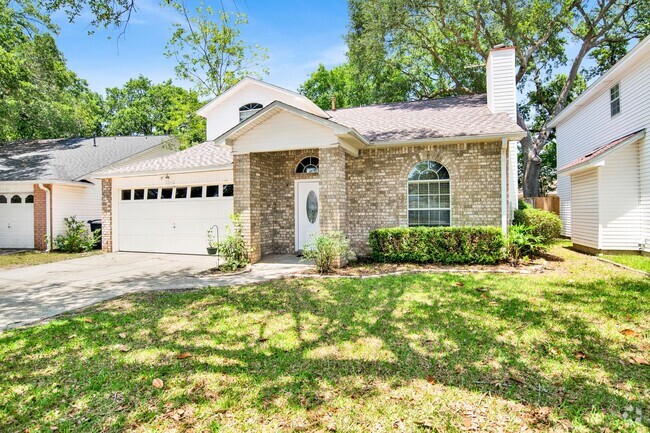 Building Photo - 4-bedroom, 2.5-bath home near Cordova Park