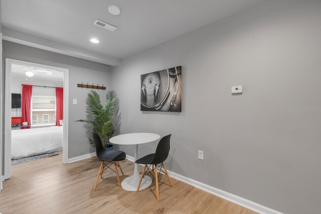 Photo - 1002 W Fayette St Condo