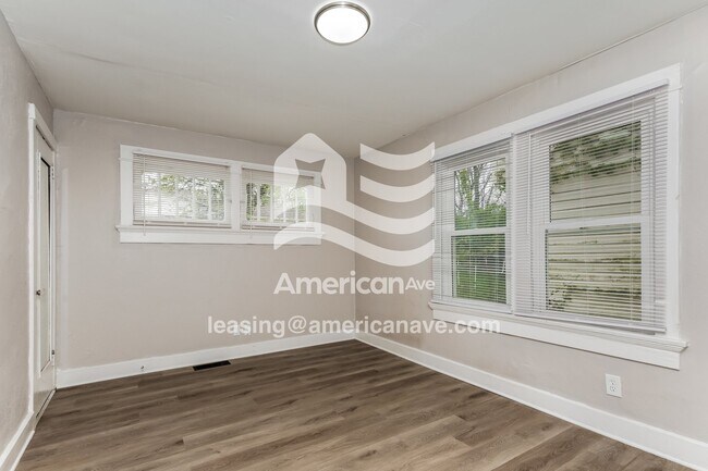 Photo - 2016 Elsmere Ave