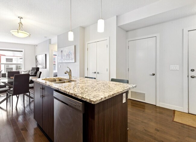 Photo - 10523-123 123 St NW