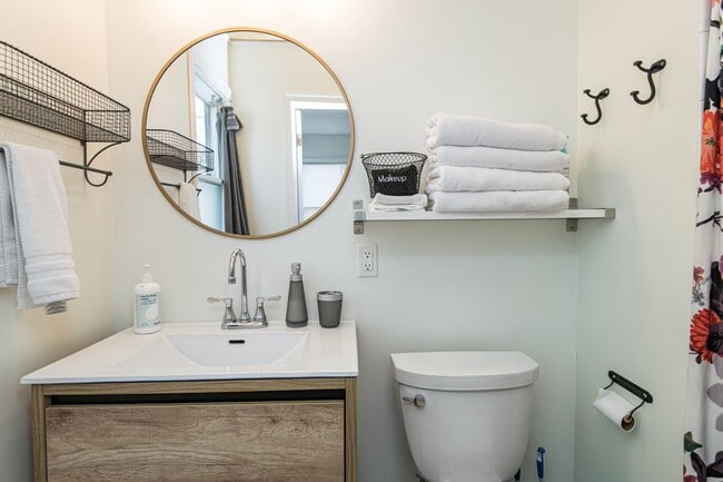 Photo - 917 3rd St NE