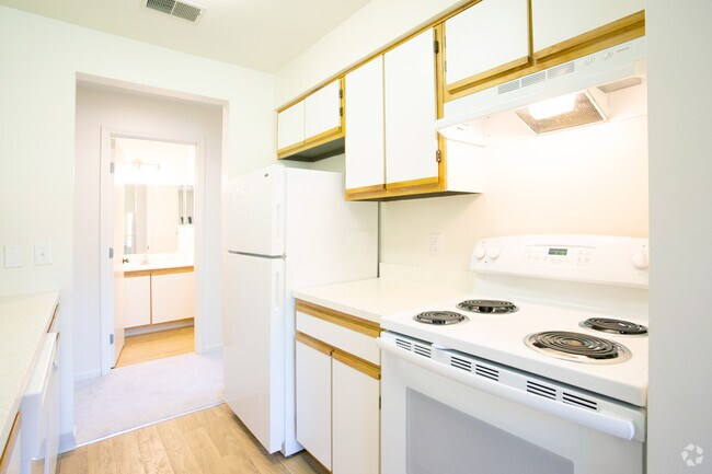 1 BR, 1 BA - 920 SF