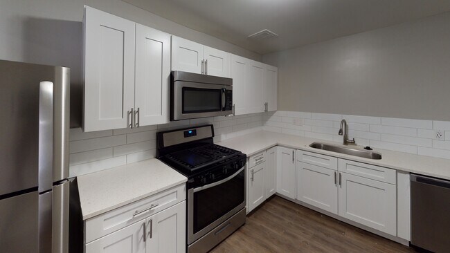 Photo - z-103125-4117 The Flats