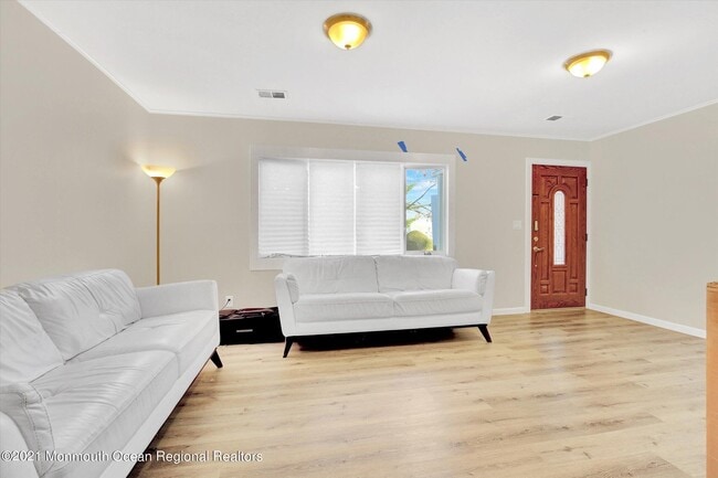 Photo - 972 Woodgate Ave