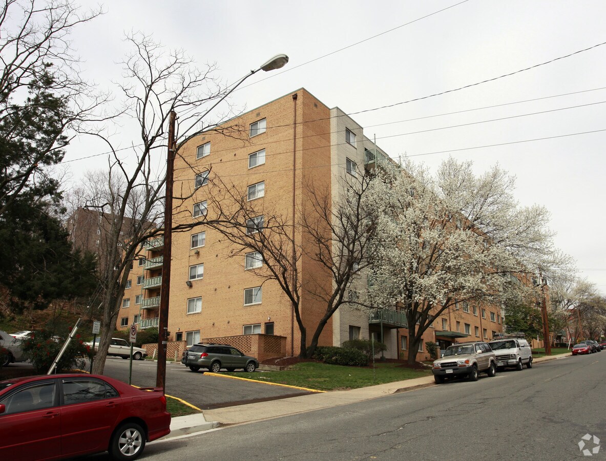 Harvey Hall - Harvey Hall Apartments
