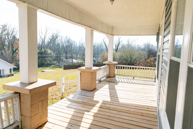 Photo - 414 Rankin St NW