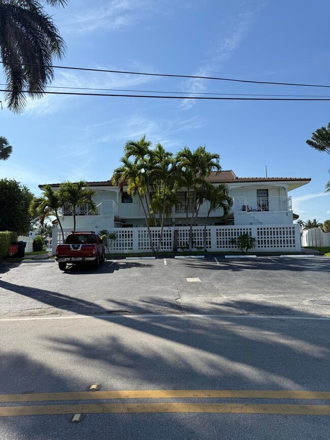 Photo - 2613 NE 28th Ct Unidad 1b Rental