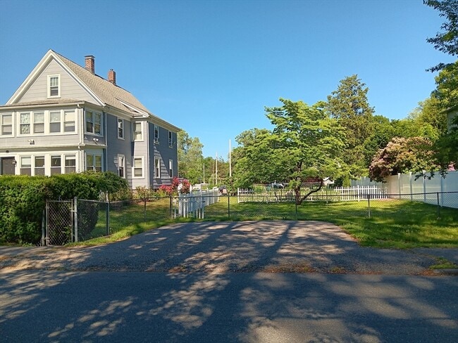 Photo - 61 Spruce St Unit 1