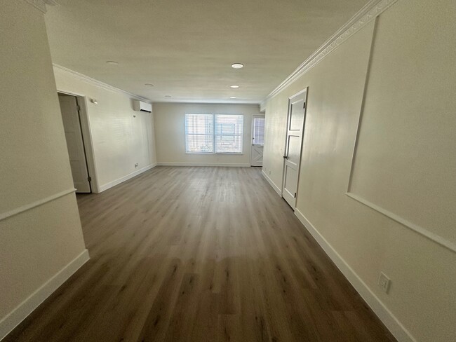 Building Photo - 15046 Dickens St Unit B Rental