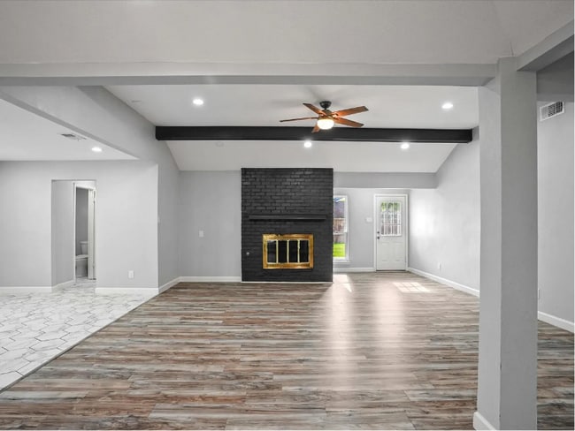 Photo - 900 Westminster Dr