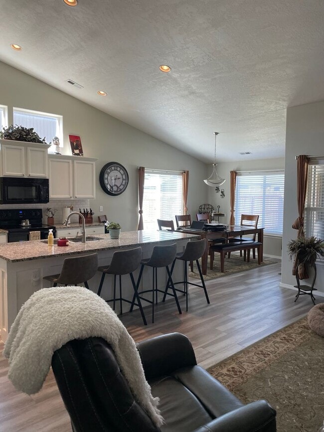 Photo - Pending Applicants!!! Pet Friendly Home in Desirable Neighborhood!