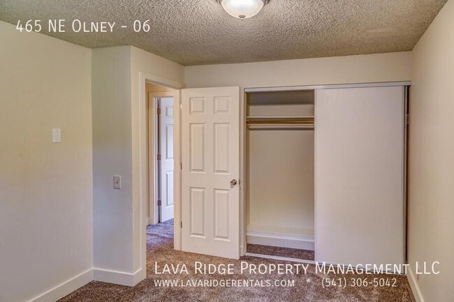 Photo - 465 NE Olney-06