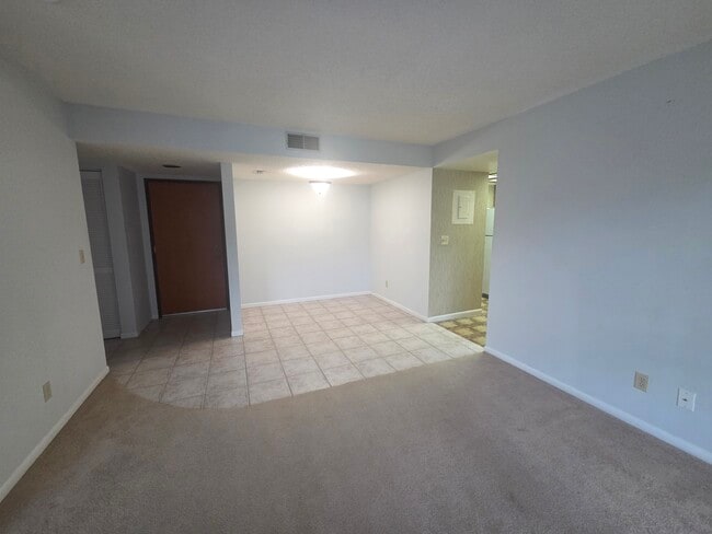 Dining Area - 2581 Countryside Blvd Unit 109