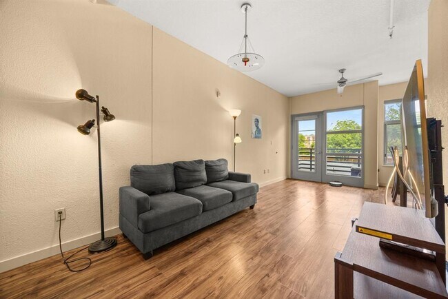 Photo - 711 W 26th St Unit 303