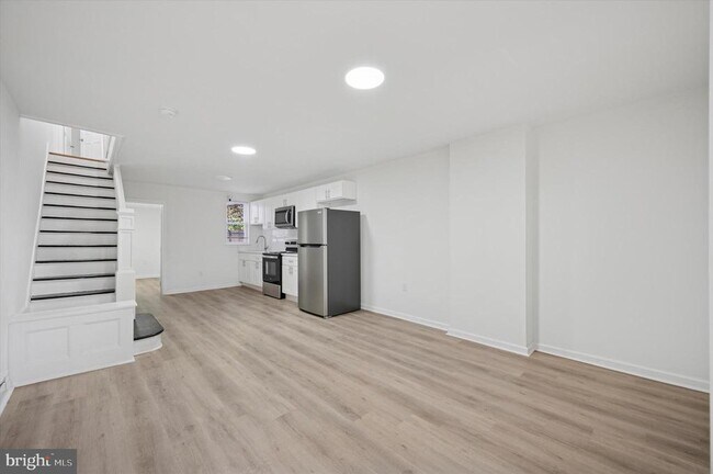 Photo - 183 W Logan St