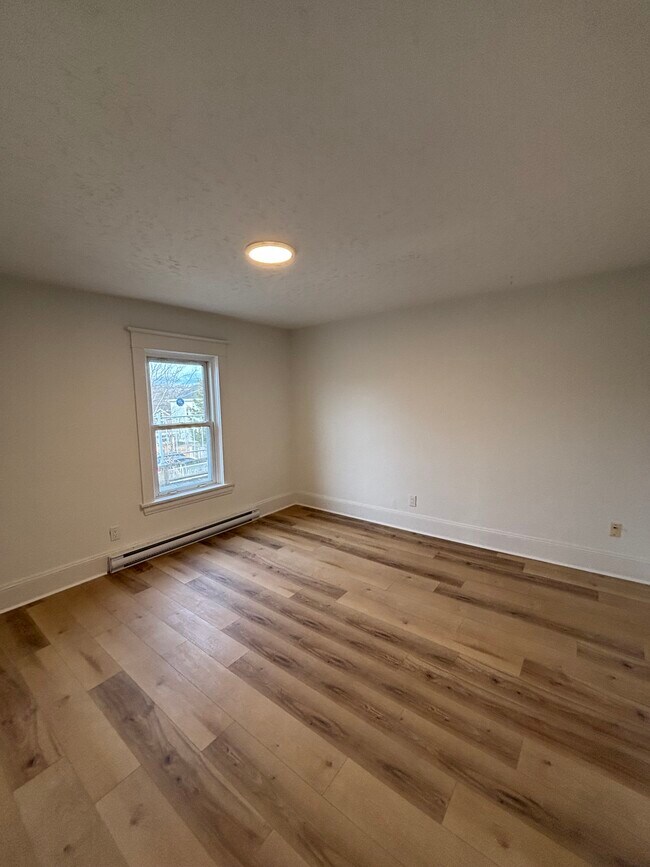 Photo - NEWLY RENOVATED ONE BEDROOM APARTMENT AVAILABLE IN DOWNTOWN DARTMOUTH Unité B