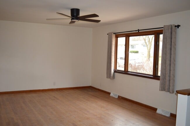 Photo - 425 Mineau Pky