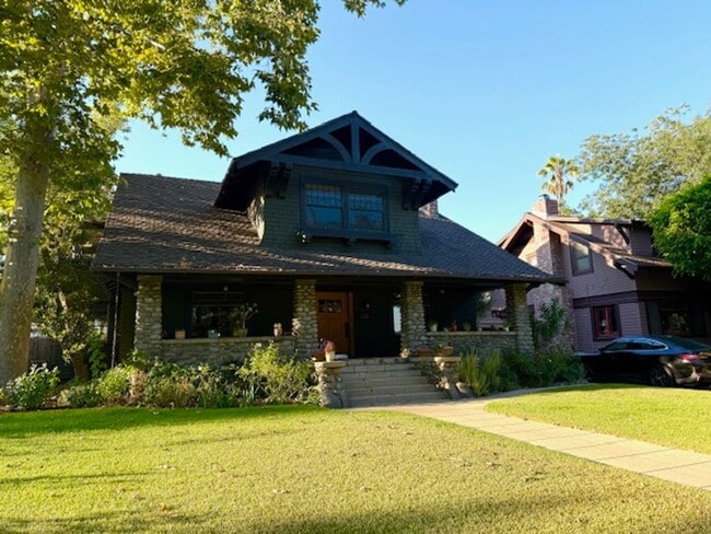 Building Photo - Furnished Craftsman Home - Pool, Entertain...