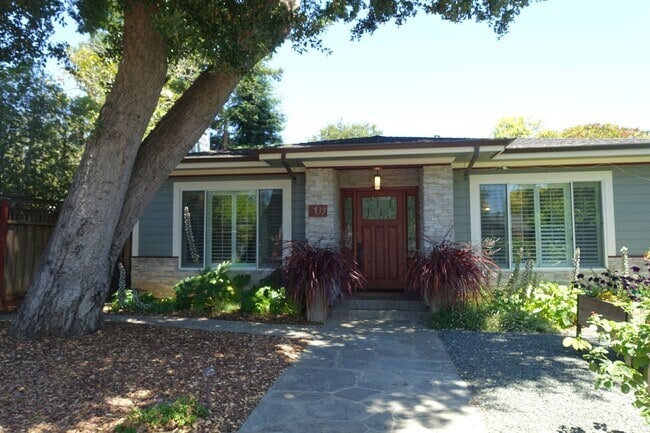 Building Photo - GREAT North Los Altos Home, large rooms, v...