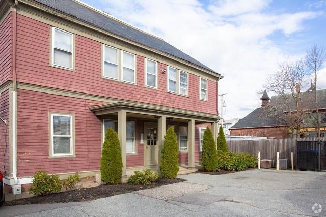 Building Photo - 146 Grove St Unit 2R Rental