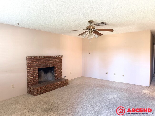 5213 Lowen Ave