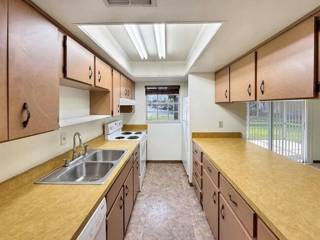 Photo - 590 Belltower Ave