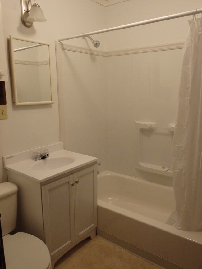 Photo - 320 S Grand Ave Unit Student Housing near Carroll University