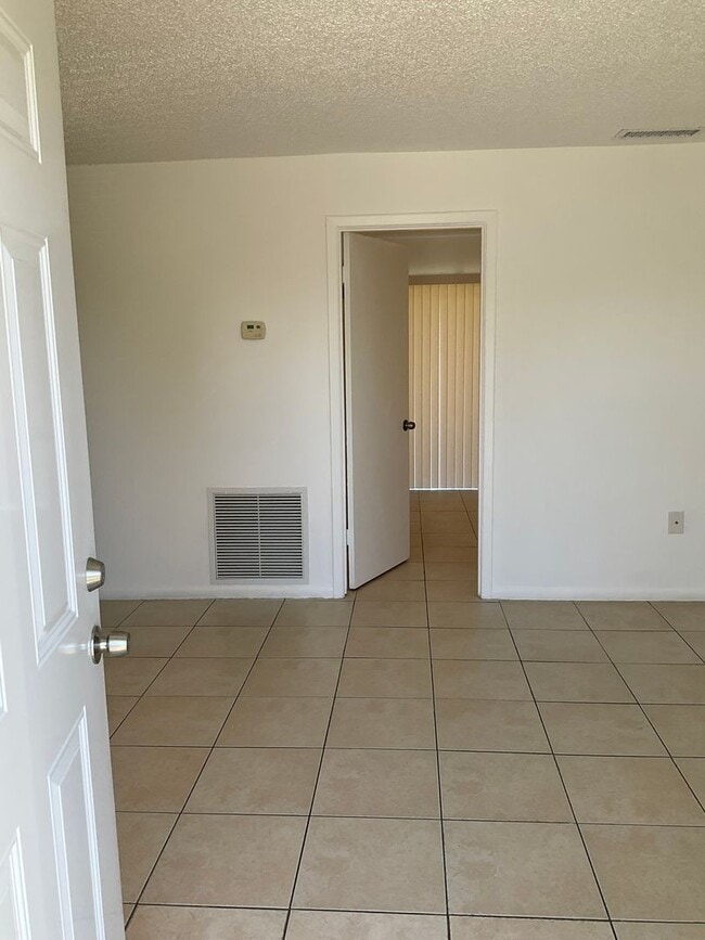 Photo - Vero Beach 2 Bedroom 1 Bath Unit 535-04