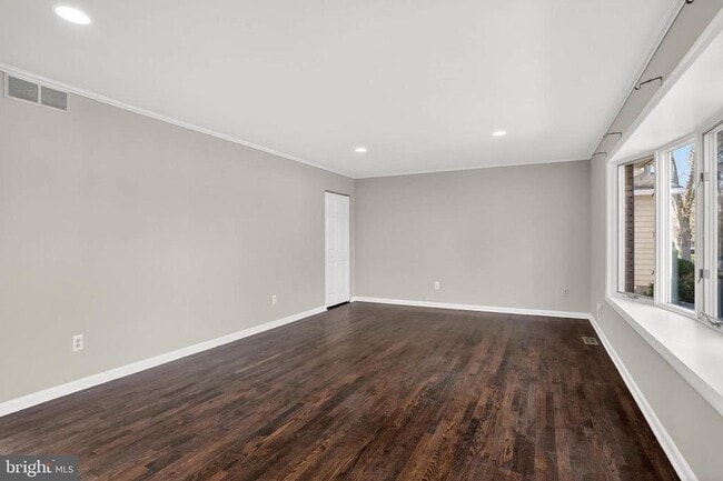 Photo - 927 Juliet Ln