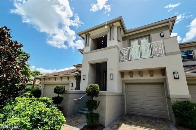8008 Signature Club Cir
