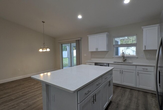 Photo - 214 E Caldwell Dr