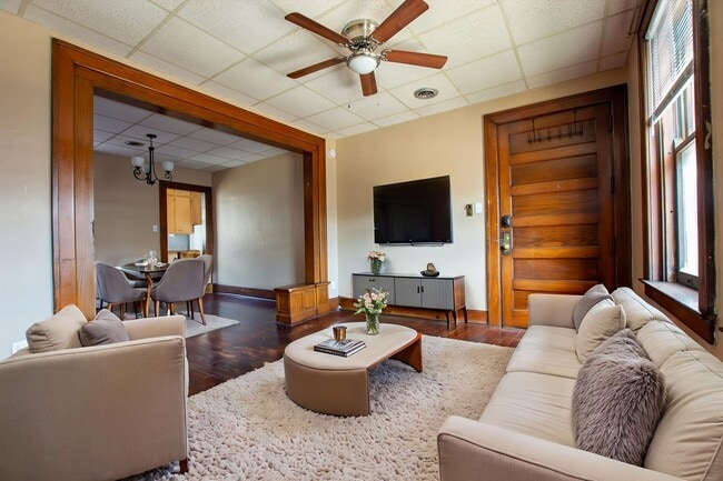 Building Photo - 30 S 6th St Unit #J