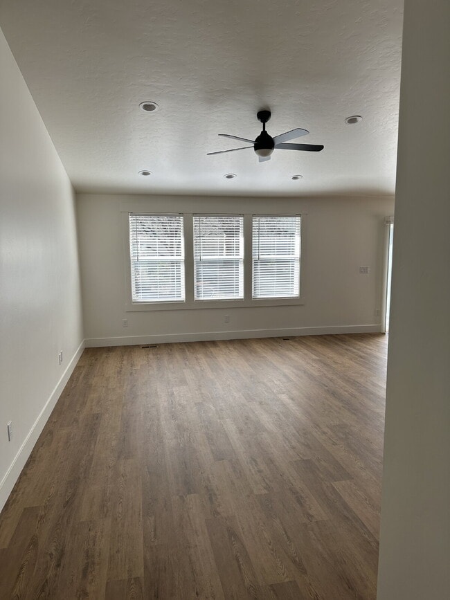 Photo - "Charming 3-Bedroom Oasis with Granite Touches in Meridian!"