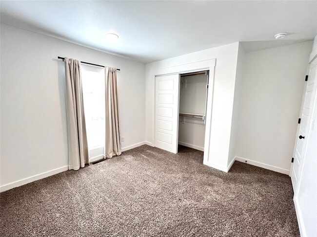Photo - 950 Ventnor Ave