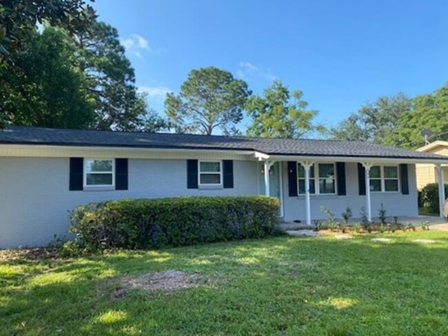 Photo - UPDATED 3B/1.5B Home in the Heart of Ft. Walton Beach