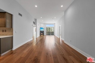 Photo - 7133 Hawthorn Ave