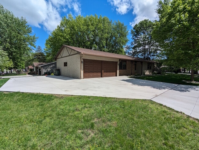 Photo - 925 Keith St SW