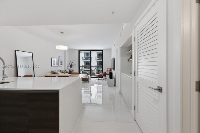 Building Photo - 301 Altara Ave Unit 520