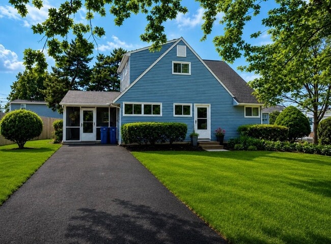 Building Photo - 15 Catalpa Ln