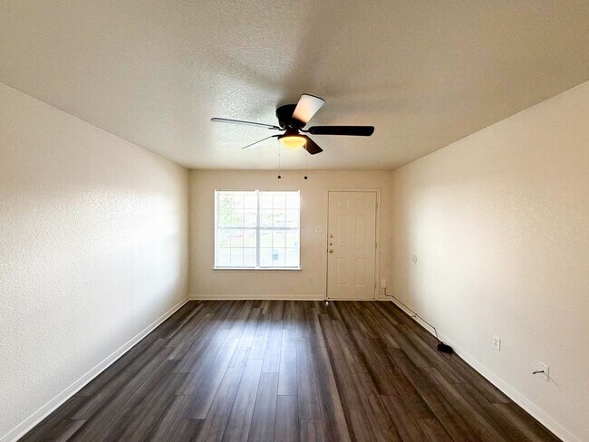 Photo - 310 Cedar Ridge Dr Unit B