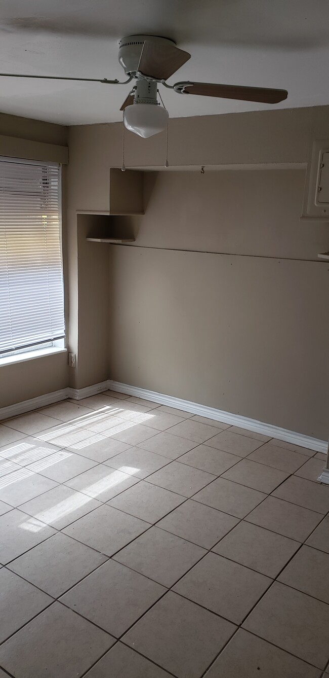 Bedroom 2 - 901 N Hamlett St House