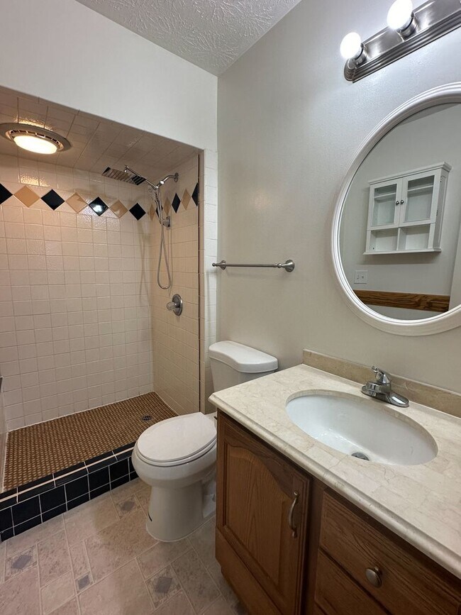 HUGE Furnished Studio LAKE ACCESS Washe... Rental House Rental in