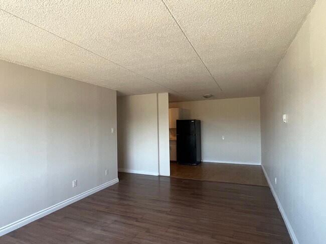 Photo - 16421 Stony Plain Rd Unité SR312