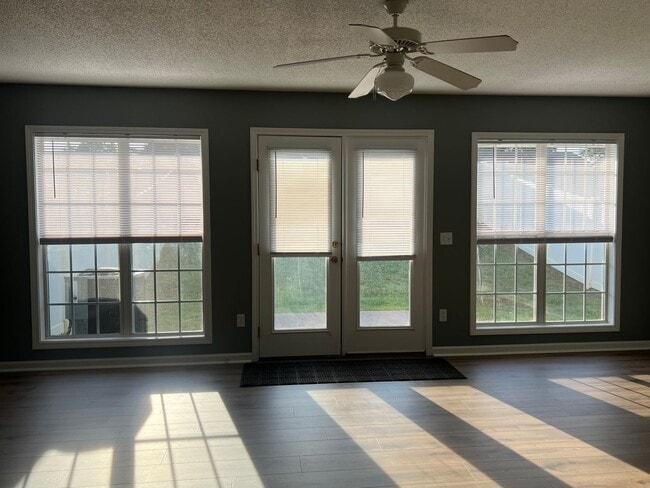 Photo - 107 S Spring View Dr