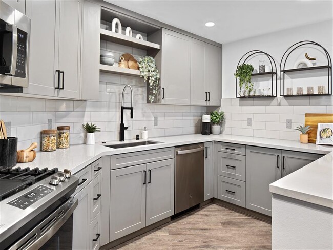 Photo - Alexan Gallerie