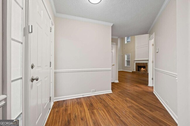 Photo - 2339 Leacroft Way