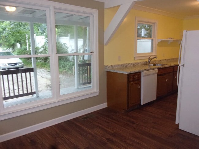 Photo - 441 Dunlap St