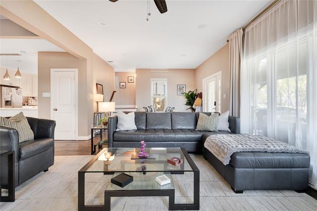 Photo - 828 Elsbeth St